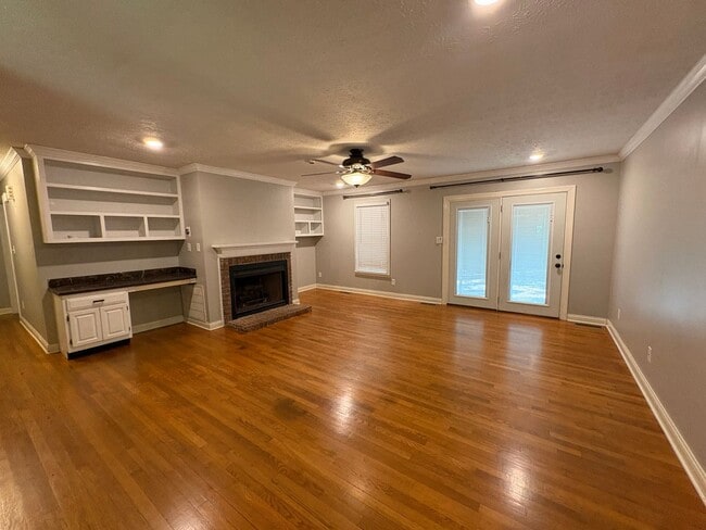 Photo - 420 W Windsor Cir