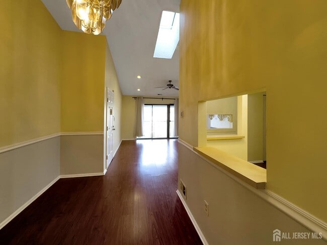 Photo - 479 Danbury Ln