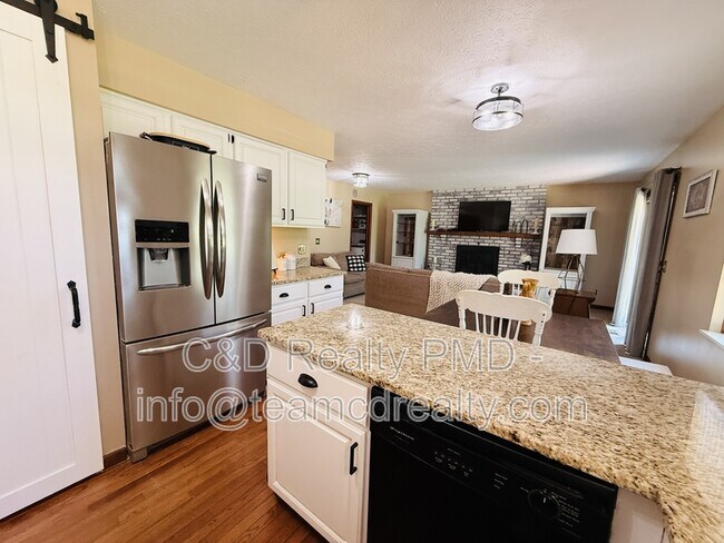 8462 Glenbrook Dr