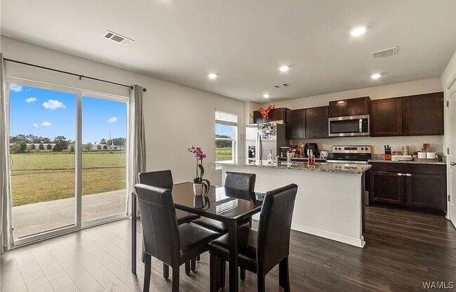 Photo - 3BR/2.5BA in Northport