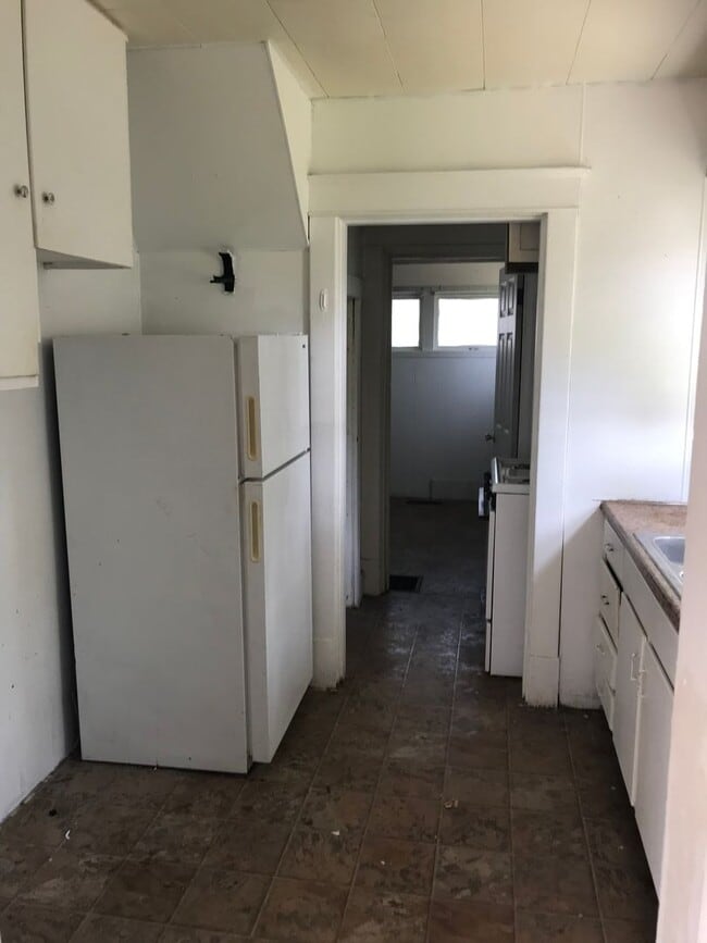 Photo - 303 W College St