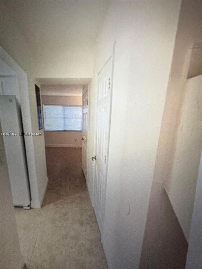 Photo - 984 W 40th St Unit 2