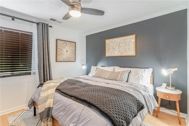 Building Photo - 210 Sampson St NE Unit 3