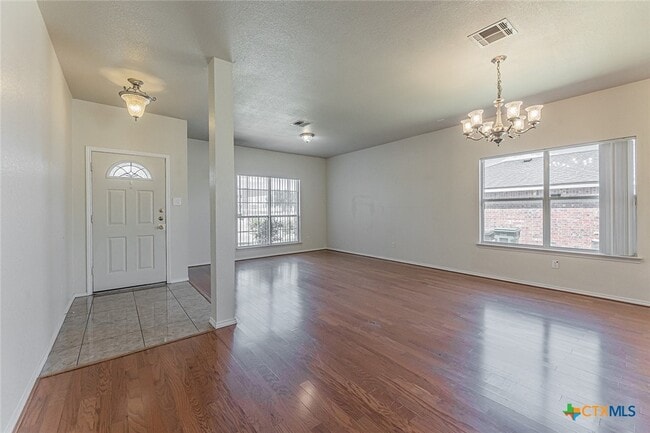 Photo - 514 Prospector Trl