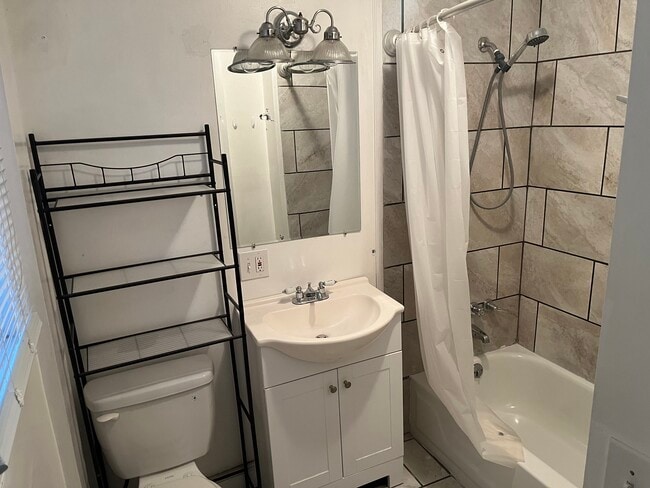 Photo - 143 Comfort St