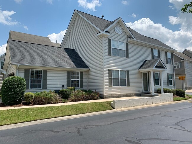 Building Photo - 3 Bedroom 2 Bathroom Single Family Condo