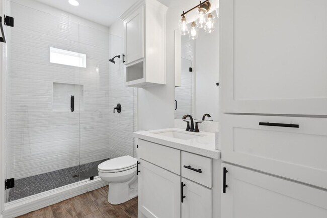 Photo - 208 Faith Dr
