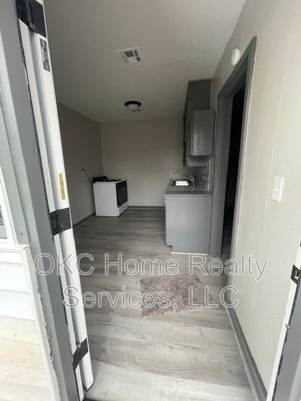 Photo - 120 W Beech St