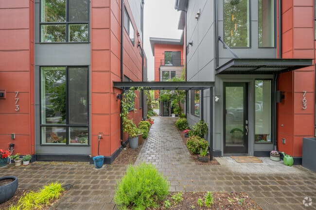 Entrance - 763 S Homer St