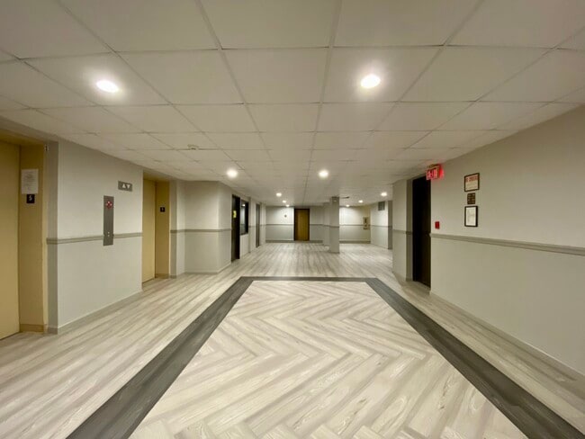 Photo - 10 N Wood Ave Unit 419