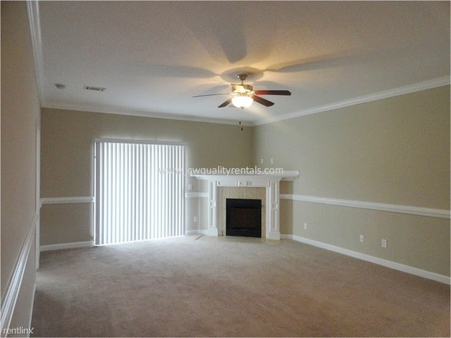 Downstairs Living Area - The Place at Georgetown