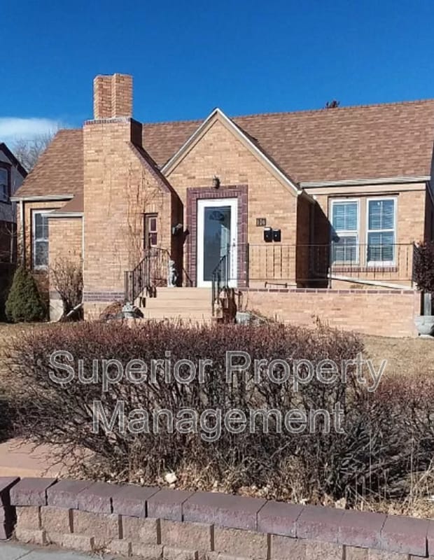 Photo - 104 W Pershing Blvd House