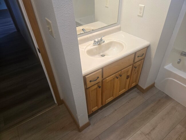 main bathroom - 1009 S 9th St Unit Apartment A
