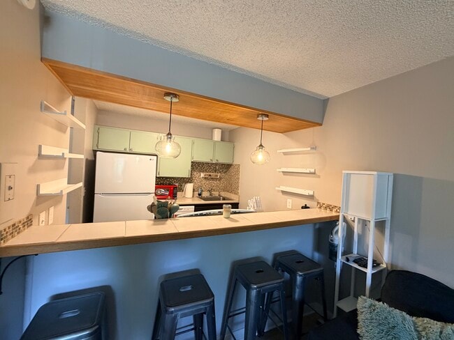 Kitchen Bar Top - 2707 Valmont Rd Unit 209A