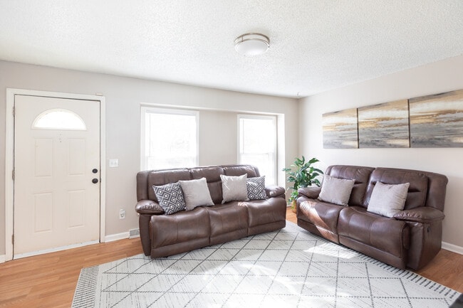 Building Photo - 6012 Old Coach Rd