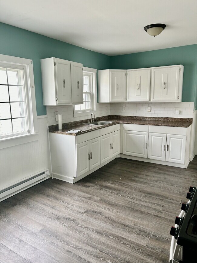 Photo - Available Now! Cozy and Modern 4 bed 1 bath unit on Congress Avenue Unit 2