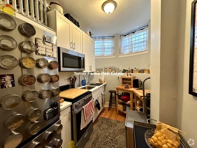 Building Photo - 583 Beacon St Unit B Rental