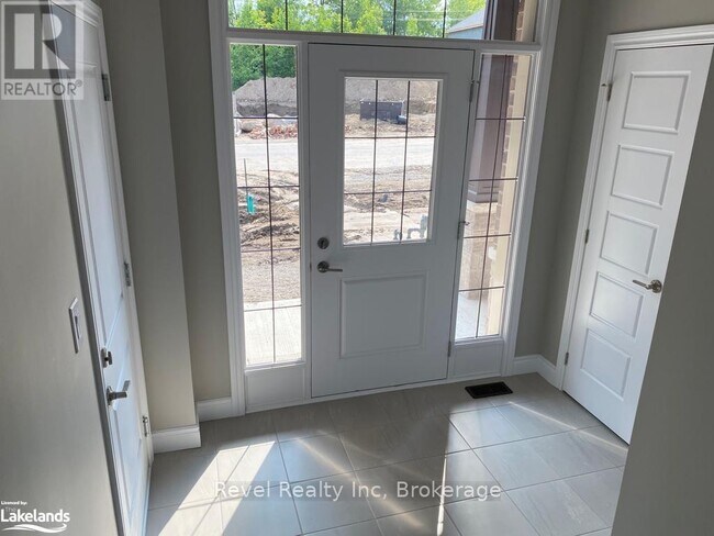 Photo - 1050 Wright Dr