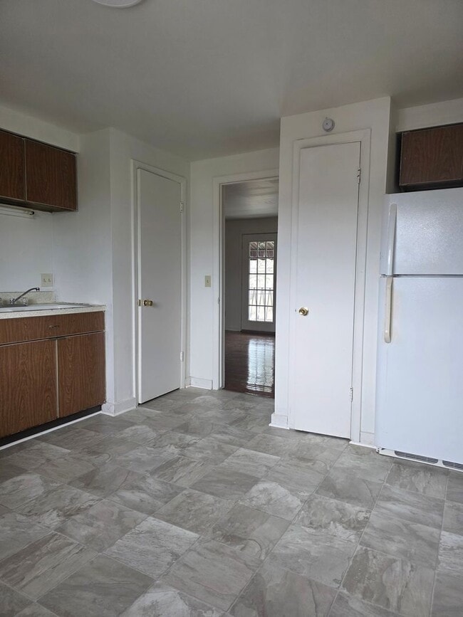 Photo - 2-bedroom upper Unit CA511F