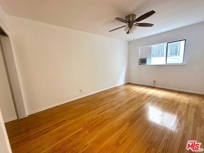 Photo - 1000 N Orange Grove Ave Unit 3