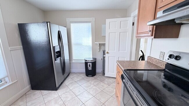 Photo - 391 Commercial St