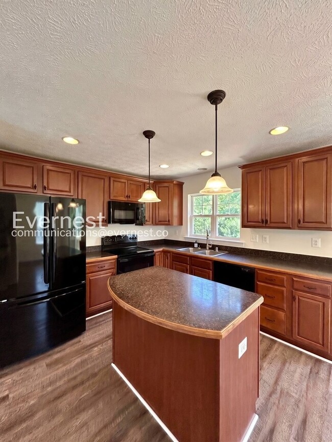 Photo - 3 Bed/2.5 Bath Townhome with Garage / Available Now!