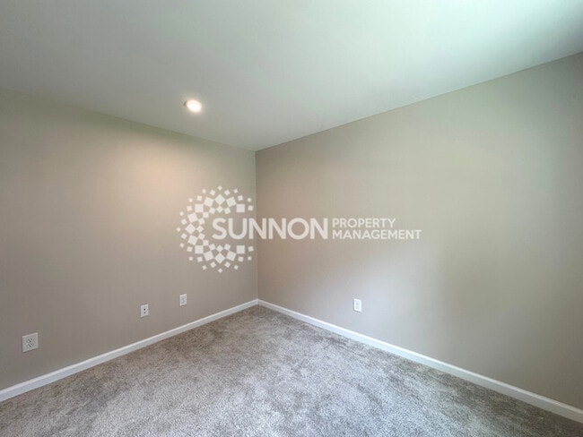 Photo - 3 Bedroom Townhome in Mountain Island