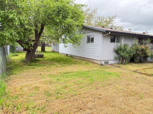 Photo - Huge 4 bedroom 2 bath house!