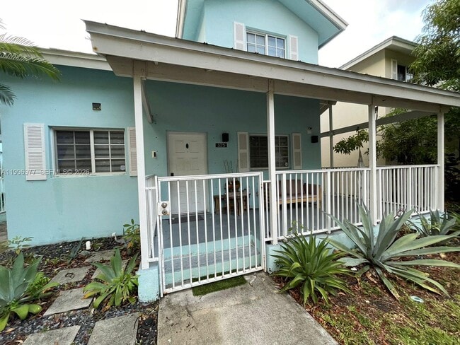 Photo - 325 NW 19th Ln