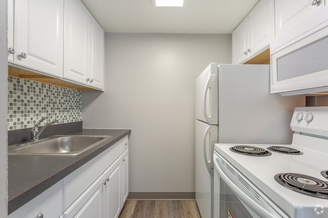 2BD 1BA 775 - 800 sq. ft.