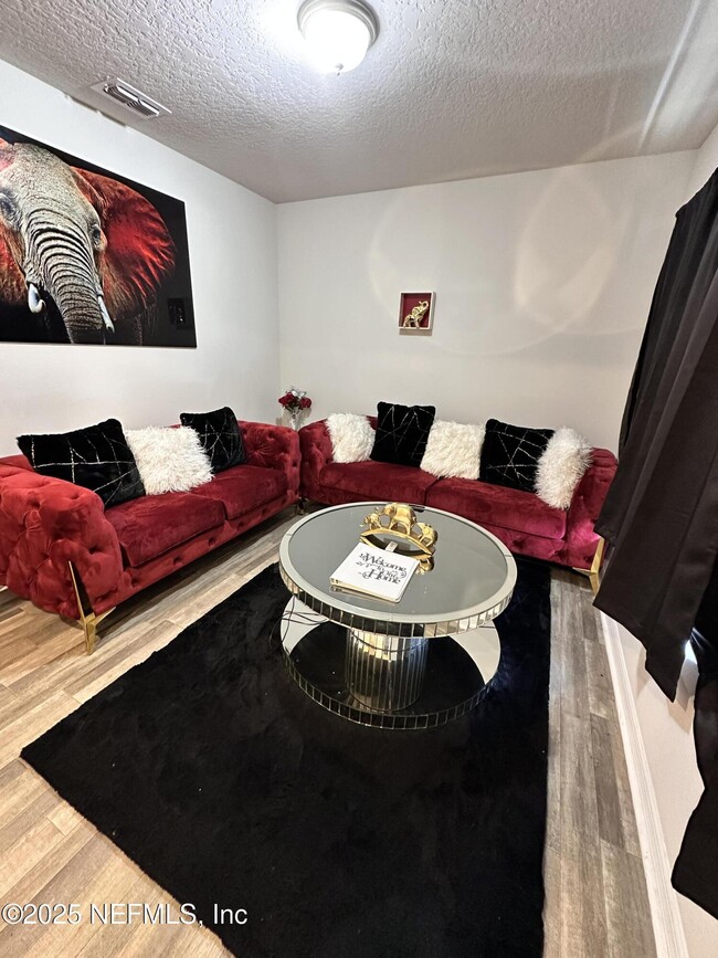 Photo - 450 River Hl Dr