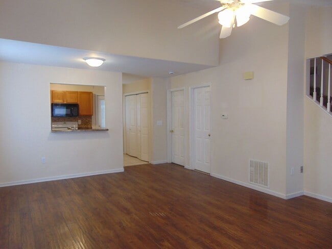 Photo - Nice 4 Bed 2 Bath Duplex In Valley Creek!