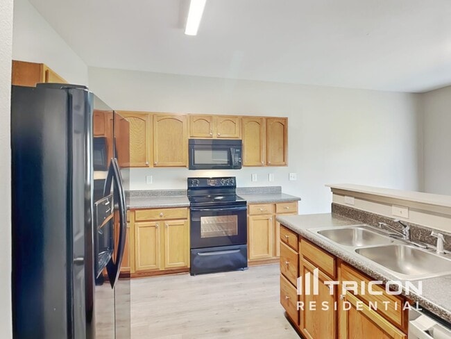 Photo - 964 Willow Creek Dr