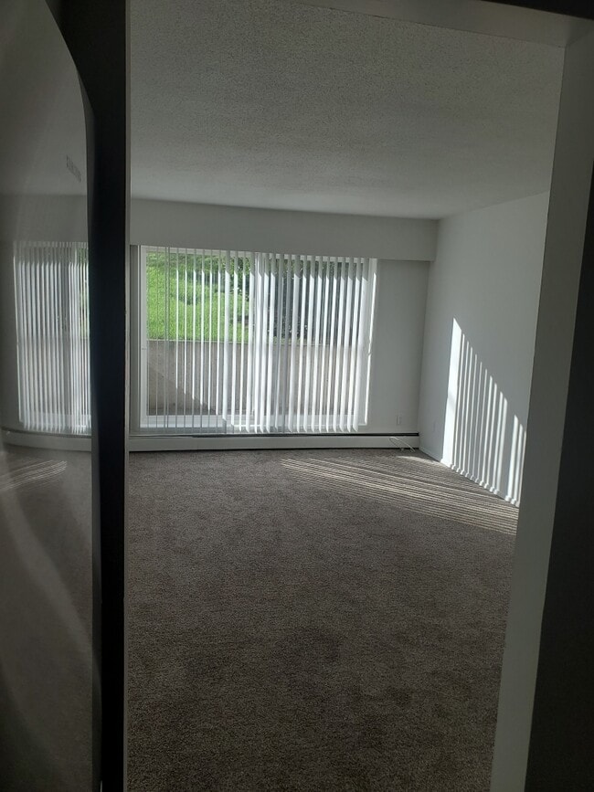 Photo - 1480-1480 Boundary Crescent