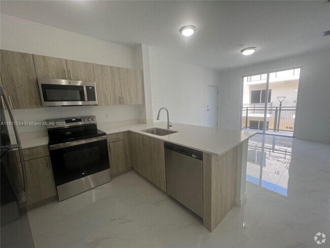 Building Photo - 1010 SW 69th Ave Unit 212 Rental