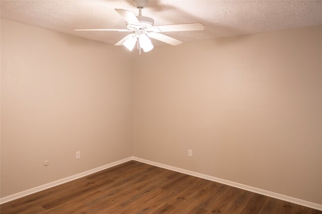 Photo - 2021 Spenwick Dr Unidad 624