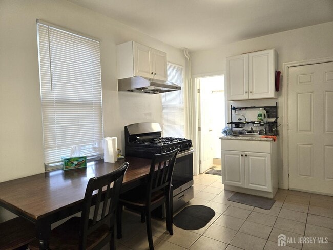 Building Photo - 54 Harvey St Unit 1