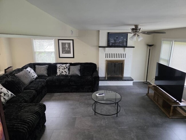 Photo - 1495 Beach Ave
