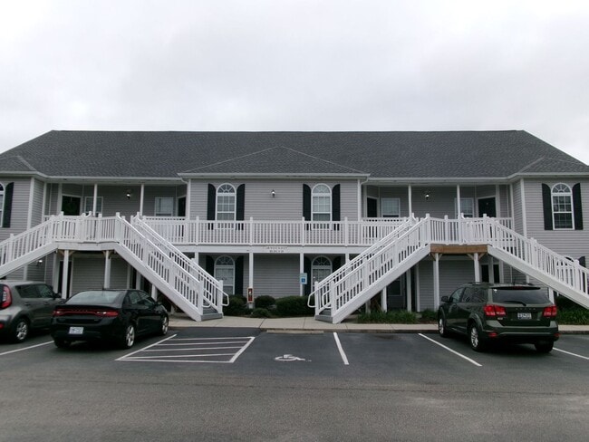 Building Photo - 3 bedroom, 2 bath condo in Carolina Willows Unit 10-H