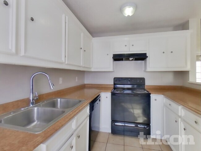 Photo - 3522 Tangerine St