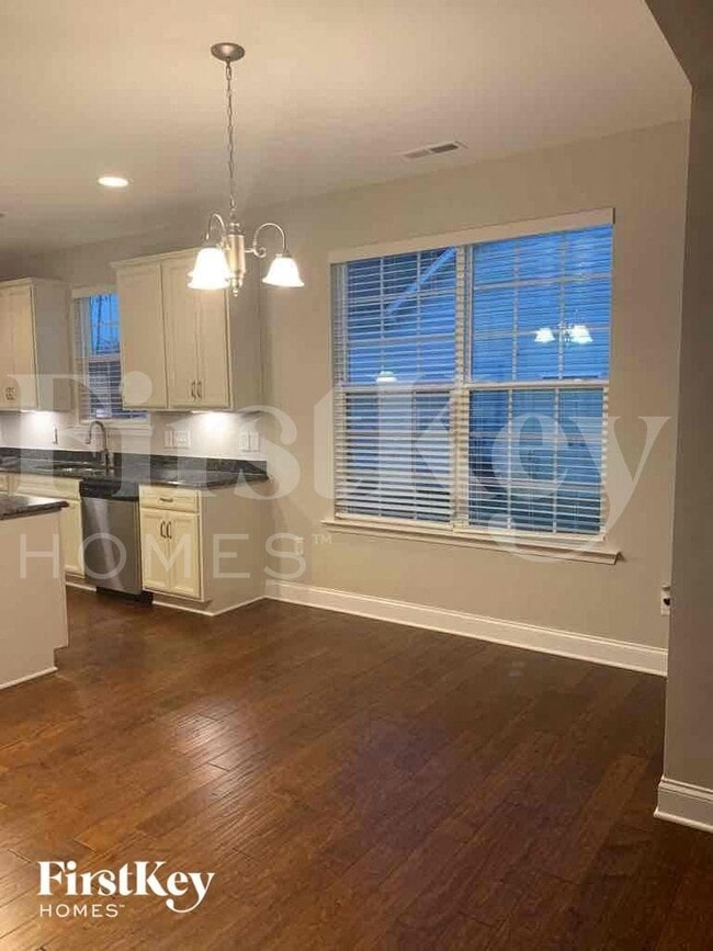 Photo - 433 Melva Ln