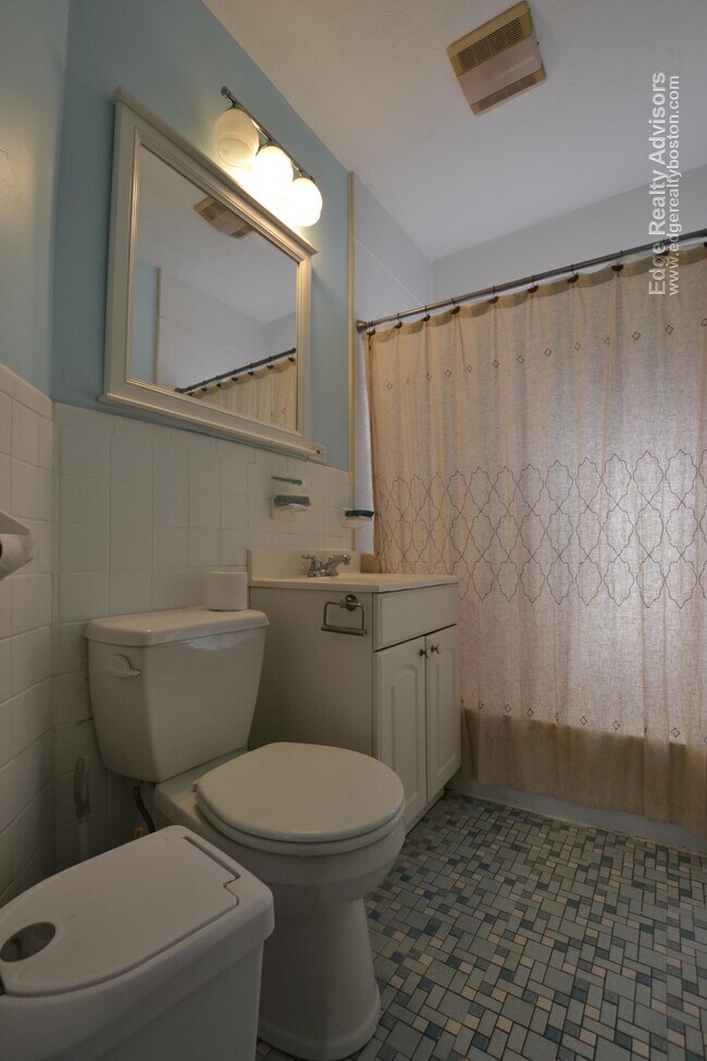 Photo - 24 Brooks St Unit 2