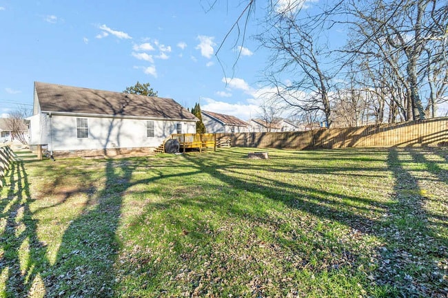 Photo - 810 Buckhorn Dr