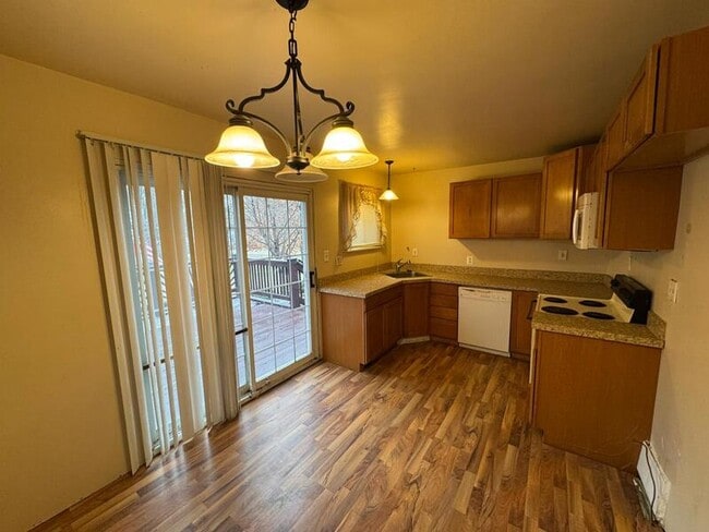 Photo - 11478 Engleman Rd