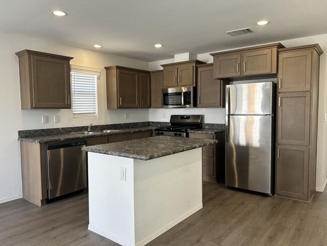 Photo - 1601 S Sandhill Rd