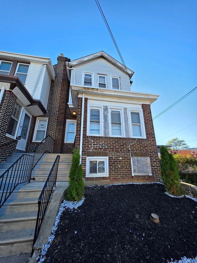 Building Photo - Just Renovated! Charming 3-Bedroom Home in...