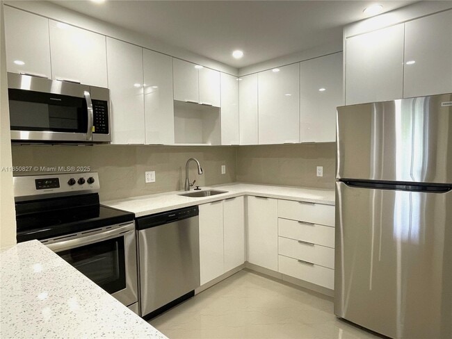 Building Photo - 16851 NE 23rd Ave Unit A303 Rental