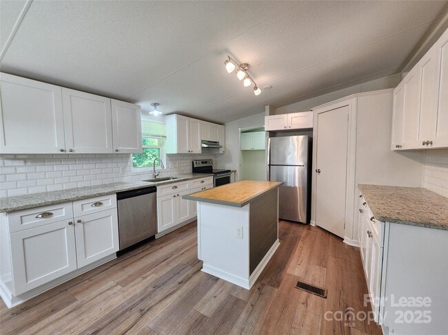 Building Photo - 1225 Bostwood Ln Rental
