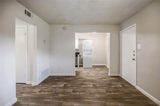 Photo - 2401 Manor Rd Unit 121