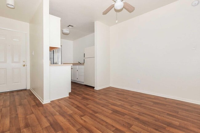 Building Photo - Centennial Park View Rental